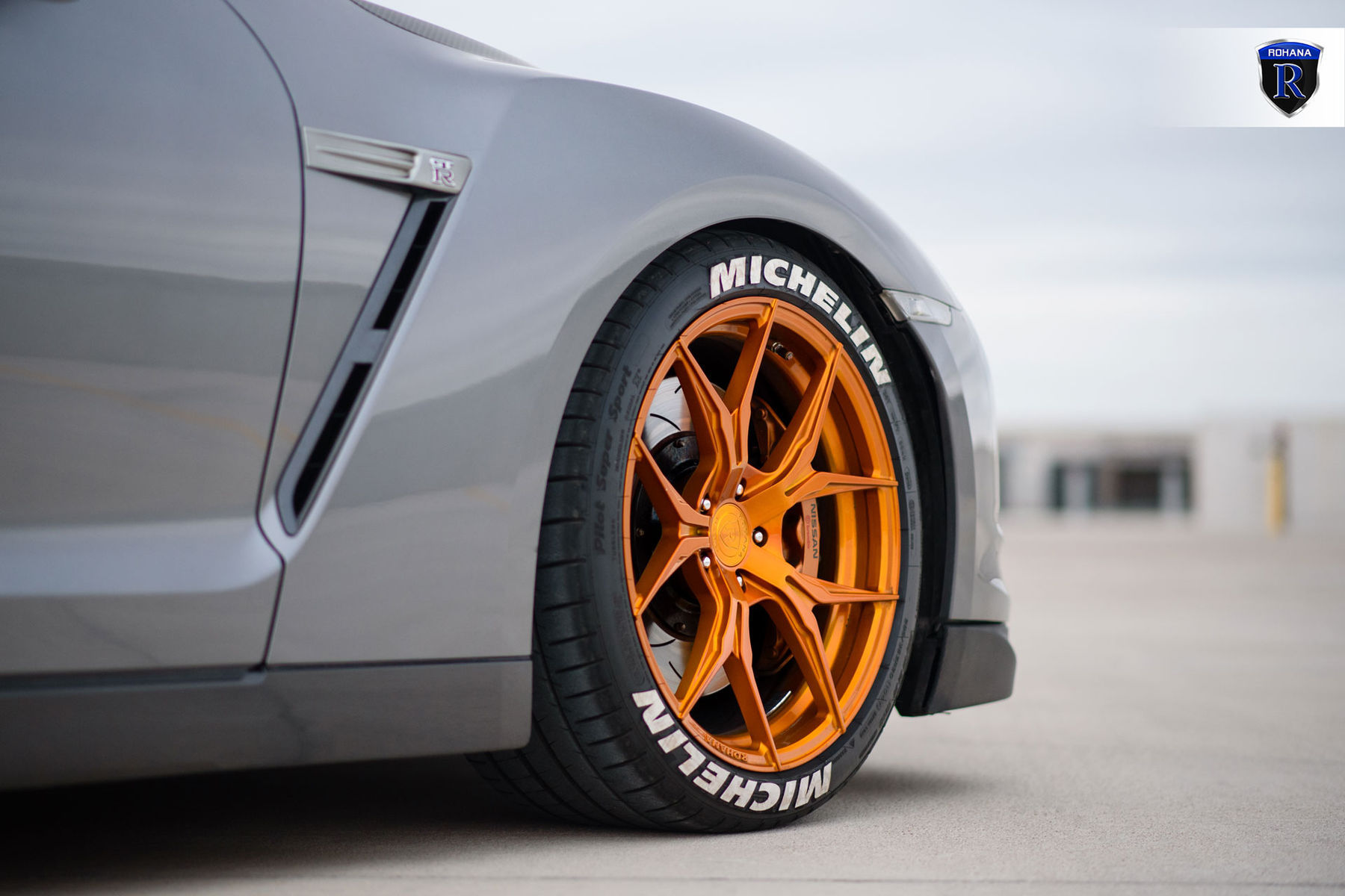 2016 Nissan GT-R | Gray Nissan GTR - Front Gold Wheel