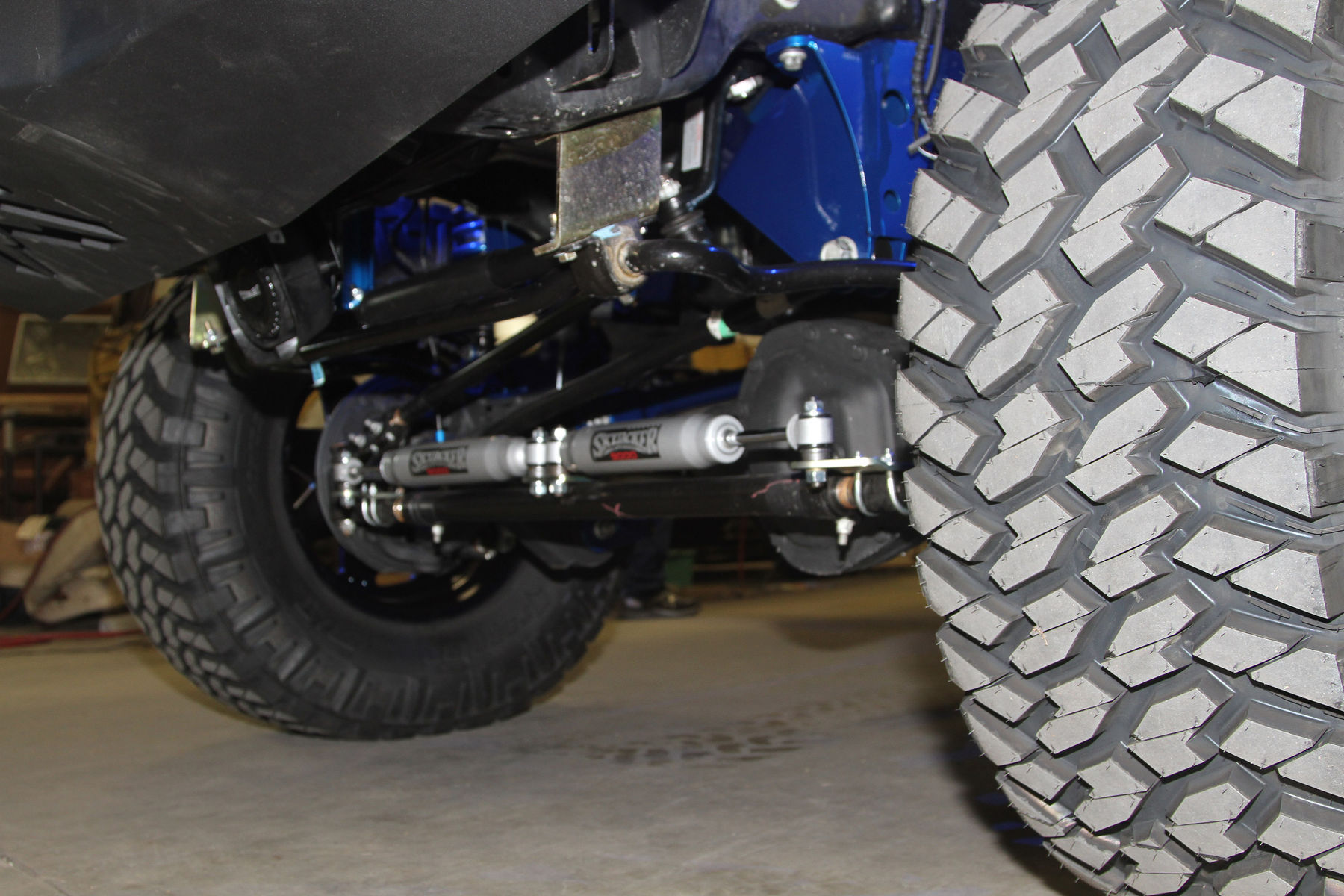 2017 Ford F-350 Super Duty | 2017 Ford F-350 Super Duty 4x4 XL Crew Cab “MBX350 Matchbox Police” by Skyjacker Suspensions - Underbody  Suspension