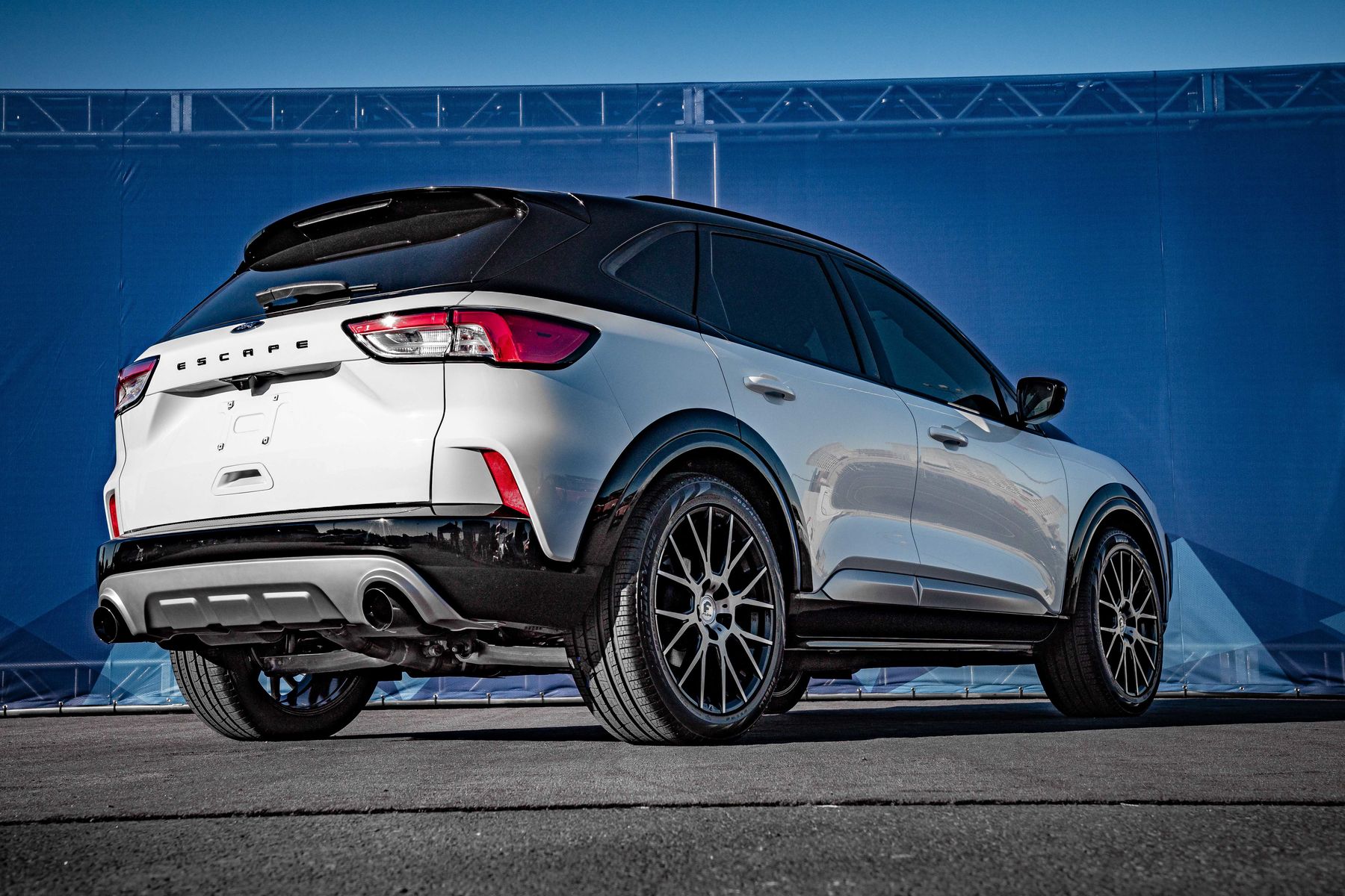 2020 Ford Escape | 2020 Ford Escape SE Sport Hybrid AWD By Air Design USA - Low rear 3/4