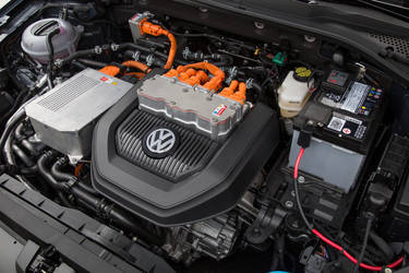2015 Volkswagen Golf | Under the hood of the '15 VW e-Golf