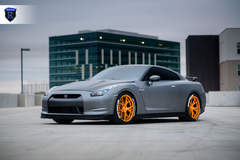 Gray Nissan GTR - Gold Wheels