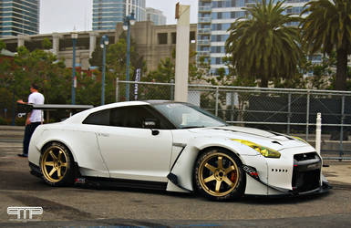 Rocket Bunny Nissan GT-R 