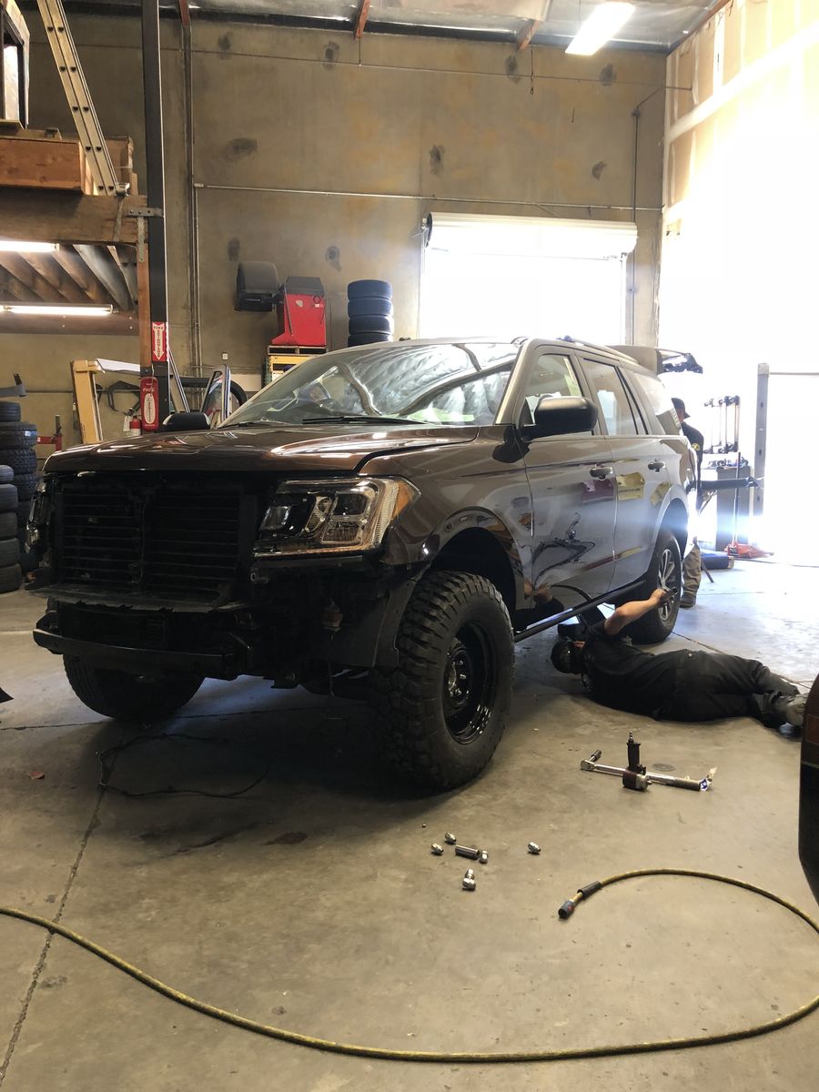 2018 Ford Expedition | 2018 Ford Expedition XLT 4x4 by LGE-CTS Motorsports - Build Process FordSEMA