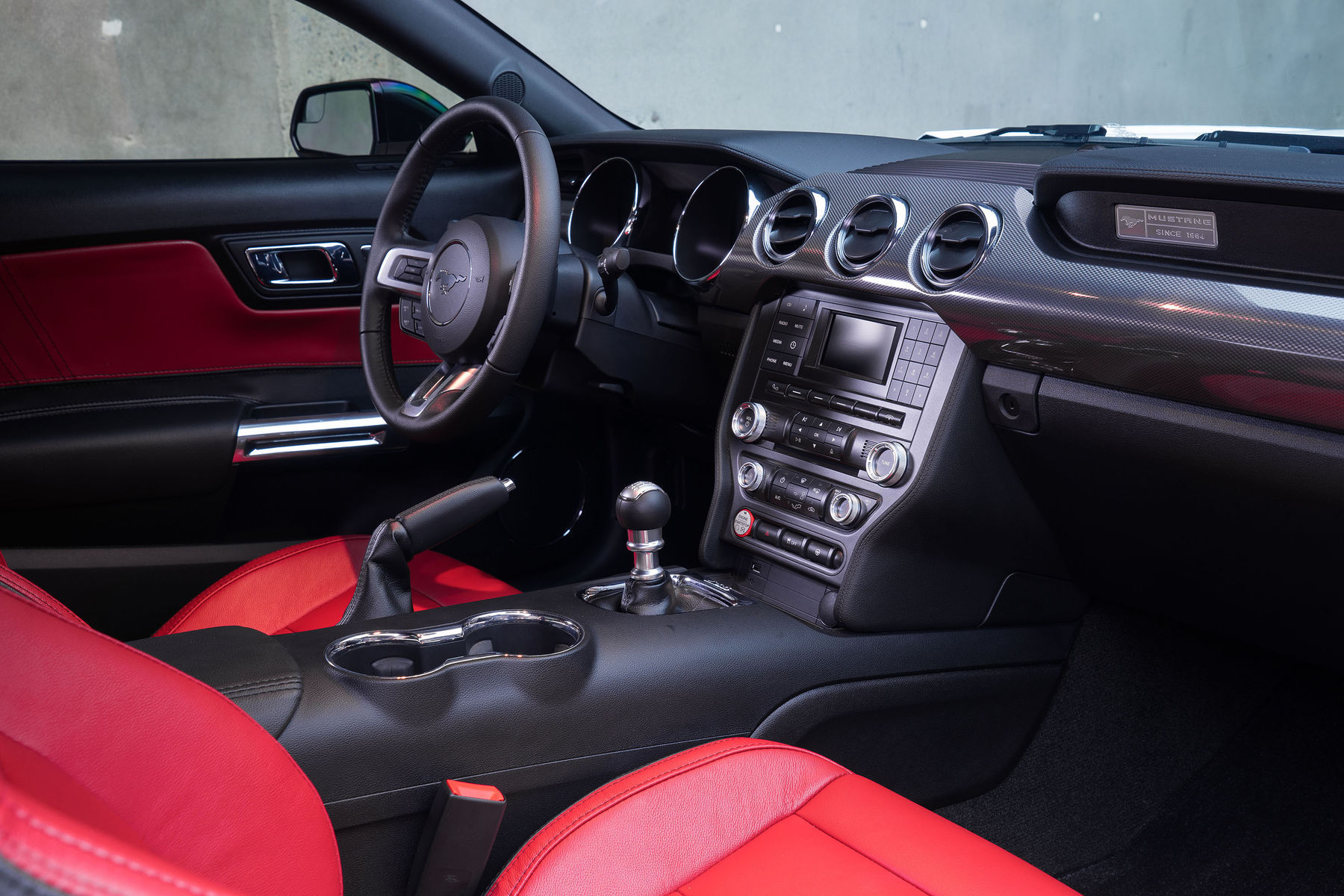 2015 Ford Mustang | 2015 Motoroso Ford Mustang GT Dash