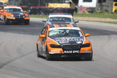 Keeping his own pace in front of the pack, he has an added trust in his tires since they are Continental Tires