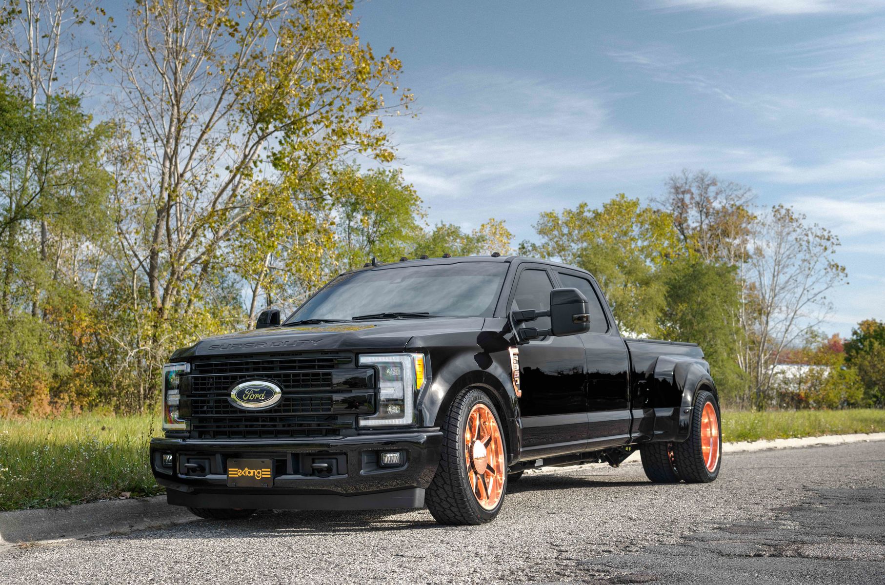 2019 Ford F-350 | 2019 Ford F-350 Lariat DRW Crew Cab 4X2 by Extang Truck Bed Covers - Stance FordSEMA