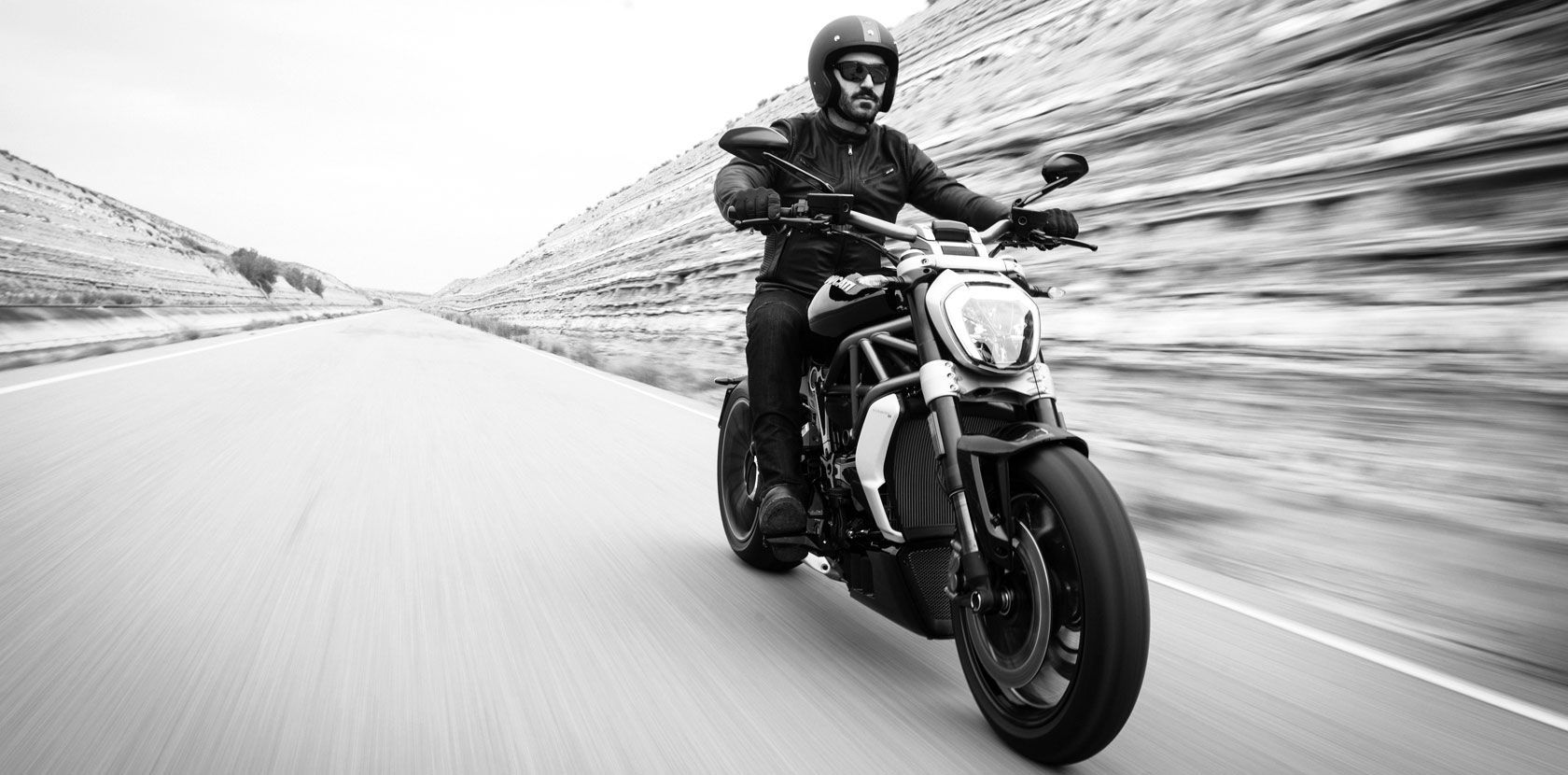 2016 Ducati XDiavel S | XDiavel - Rolling Shot