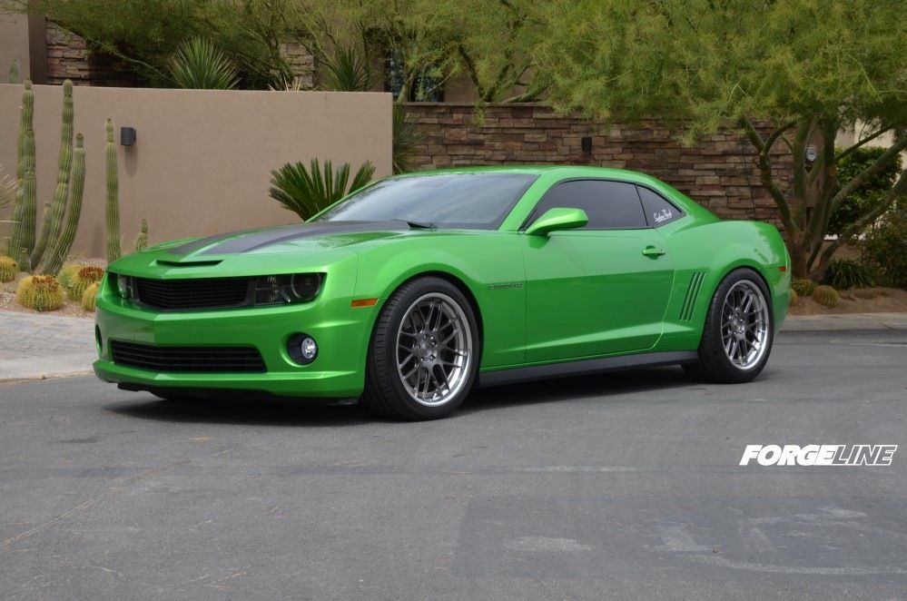 2011 Chevrolet Camaro | Wanda Meek's Synergy Green Camaro SS on Forgeline DE3C-SL Concave Wheels