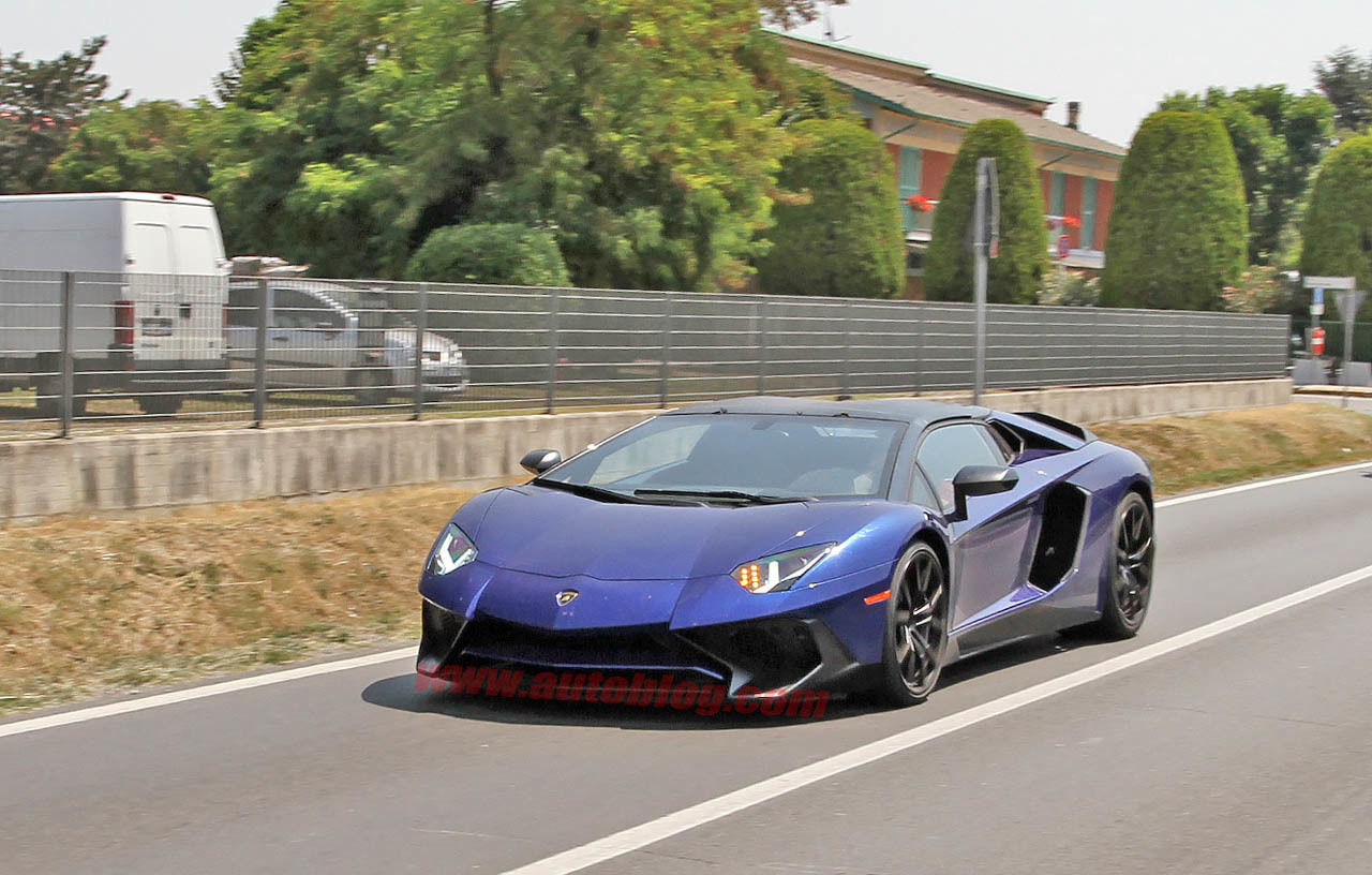    | Lamborghini Aventador LP750-4 SV Roadster