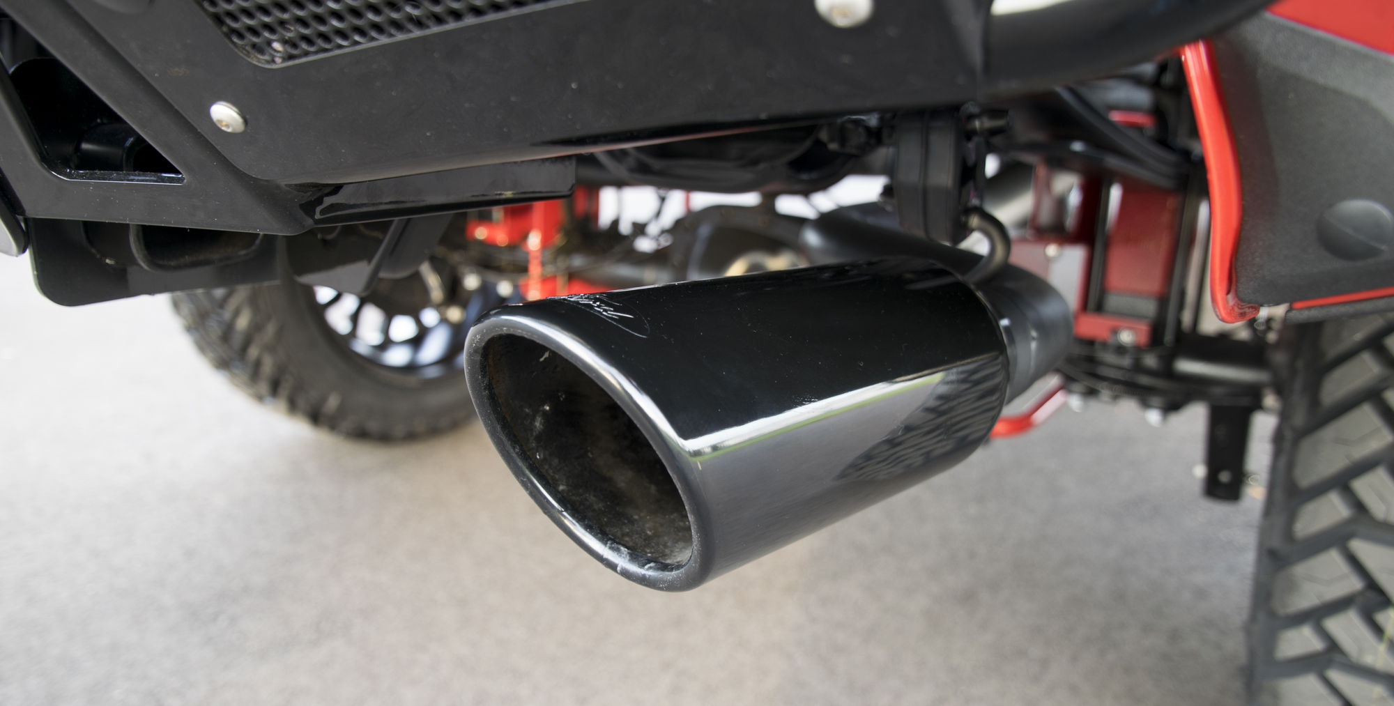 2018 Ford F-150 | 2018 Ford F-150 4x4 XLT SuperCrew by A.R.E. Accessories - Exhaust Shot FordSEMA