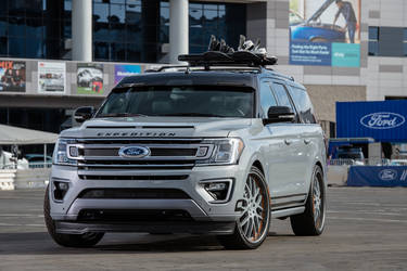 2018 Ford Expedition | 2018 Ford Expedition Max 4x4 Limited by Hulst Design - Final Front Shot FordSEMA
