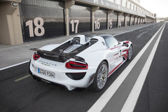 '15 Porsche 918 Spyder Weissach Package