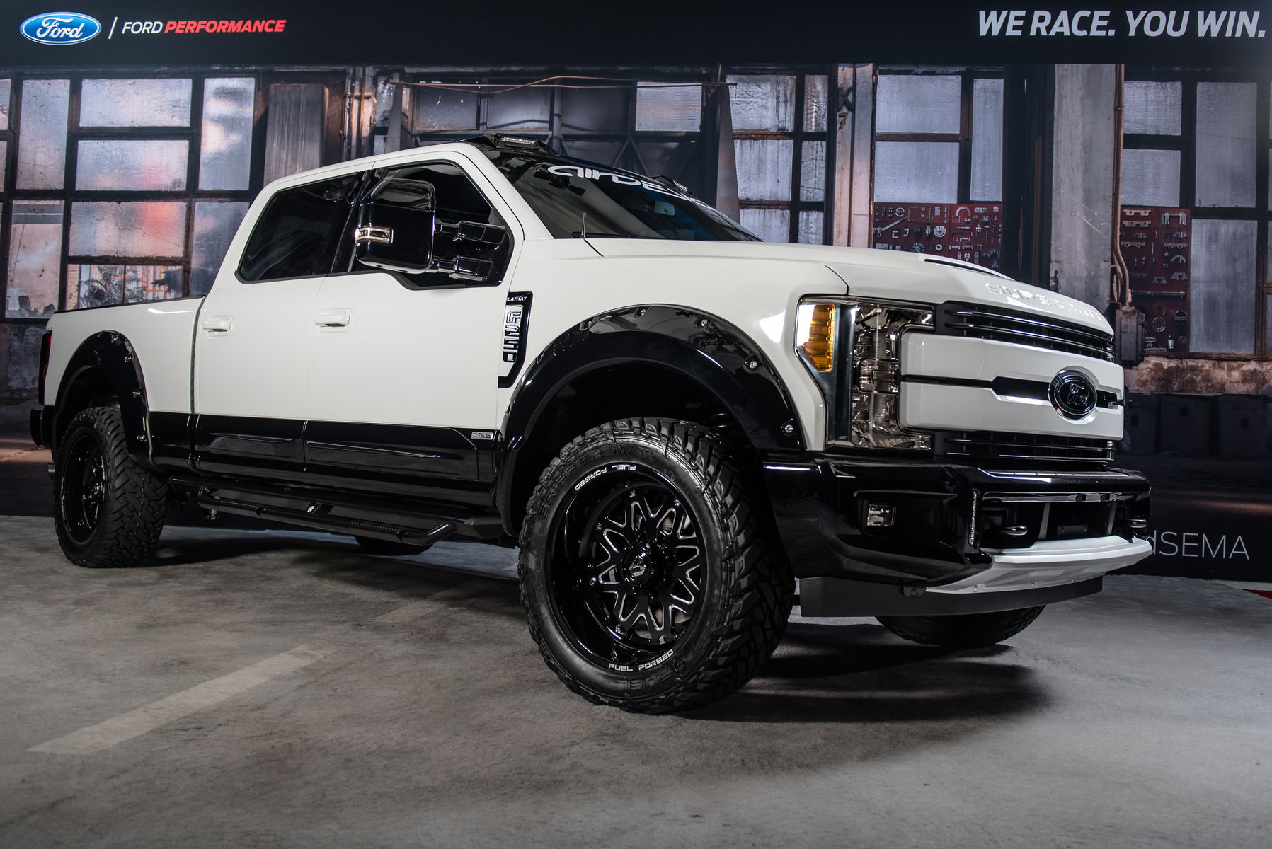 2017 Ford F-250 | 2017 Ford F-250 Super Duty 4x2 Lariat Crew Cab by Airdesign USA - Exterior #FordSEMA