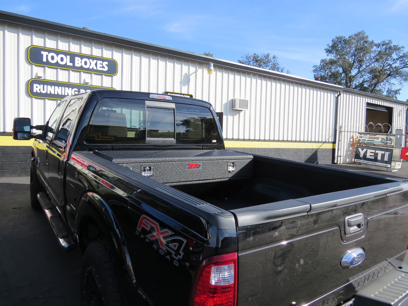  Ford F-250 Super Duty | Ford Superduty with Fuelbox combo FTC44 