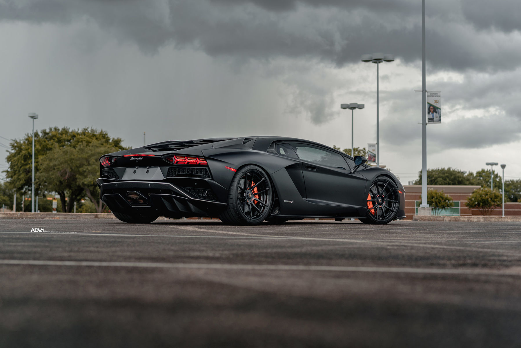 Lamborghini Aventador lp700 4 черные колеса