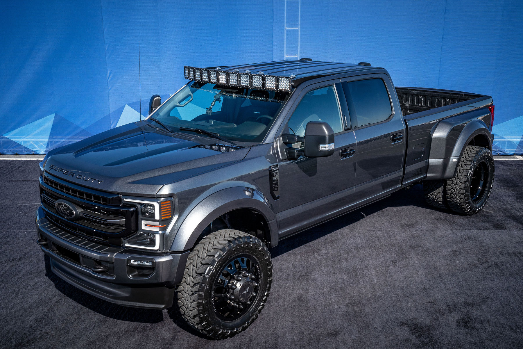 2020 Ford F-450 Super Duty | 2020 Ford F-450 Platinum DRW Crew Cab 4x4 - High front 3/4